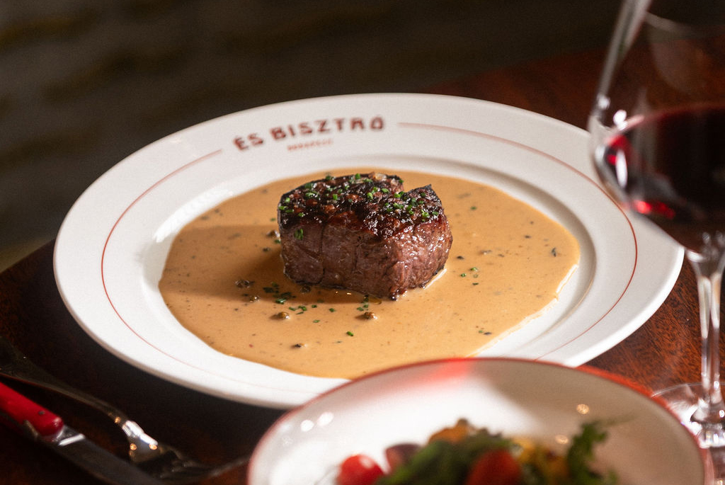 Premium Cuts -Signature Steak at ÉS Bisztró